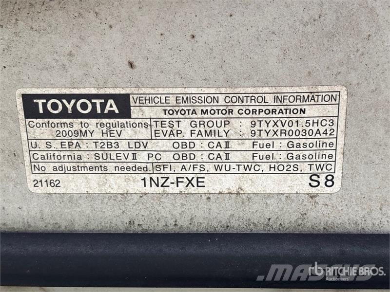 Toyota Prius Hybrid Automobile (Inoperable) Automašīnas