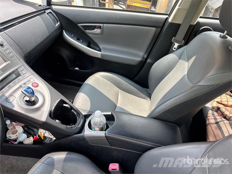 Toyota PRIUS Hybrid Automobile Avtomobili
