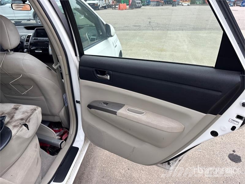 Toyota Prius Hybrid Automobile (Inoperable) Automašīnas