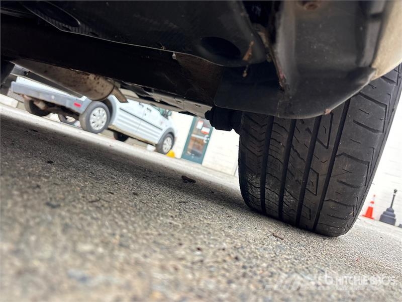 Toyota Prius Hybrid Automobile (Inoperable) Automašīnas