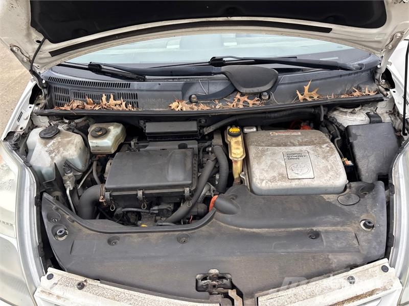 Toyota Prius Hybrid Automobile (Inoperable) Automašīnas