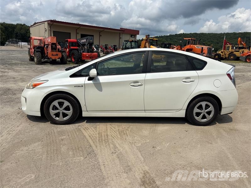 Toyota PRIUS Hybrid Automobile Avtomobili