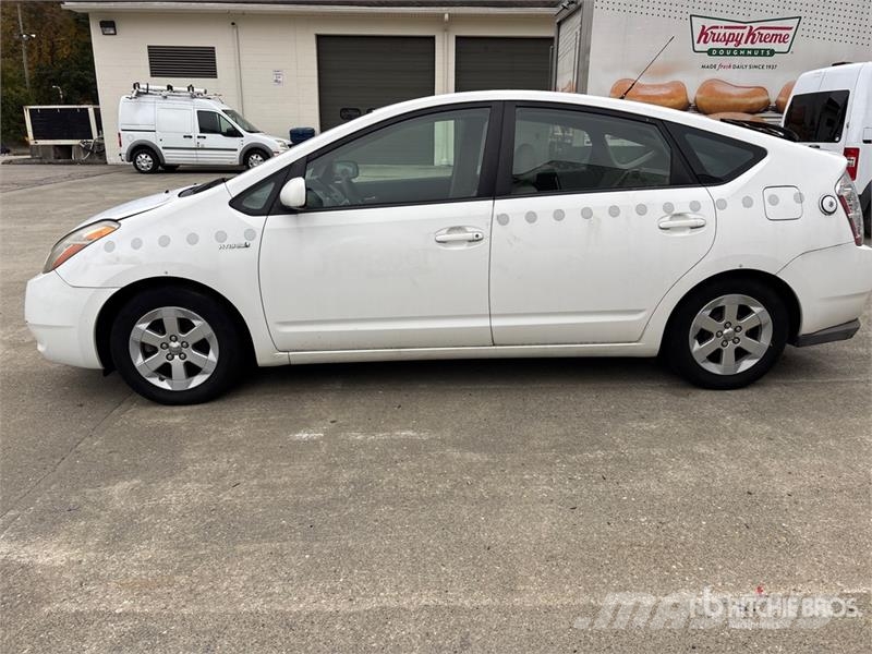 Toyota Prius Hybrid Automobile (Inoperable) Automašīnas