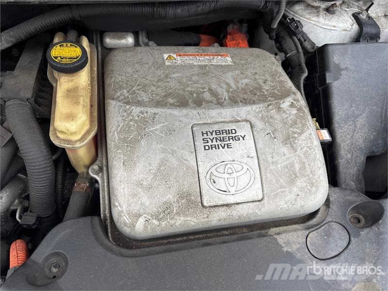 Toyota Prius Hybrid Automobile (Inoperable) Automašīnas
