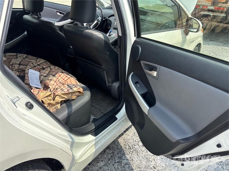 Toyota PRIUS Hybrid Automobile Avtomobili