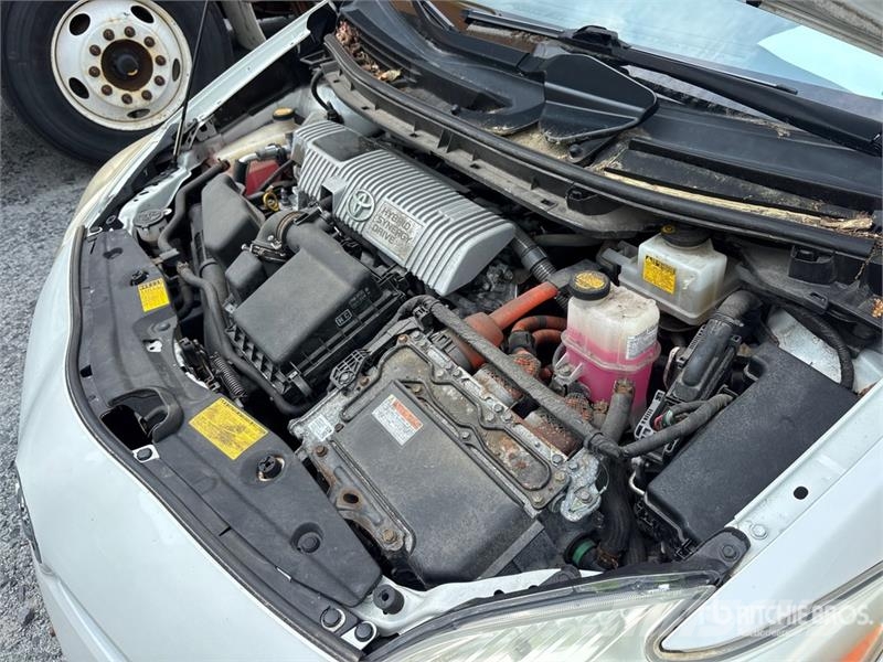 Toyota PRIUS Hybrid Automobile Avtomobili