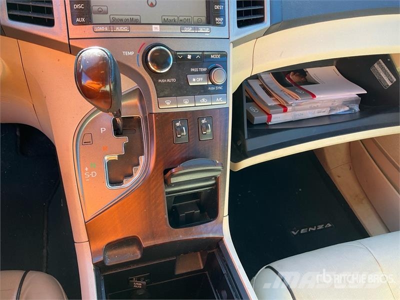 Toyota Venza AWD SUV Avtomobili