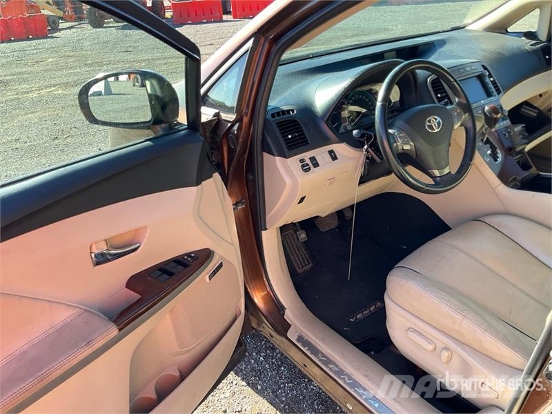 Toyota Venza AWD SUV Avtomobili