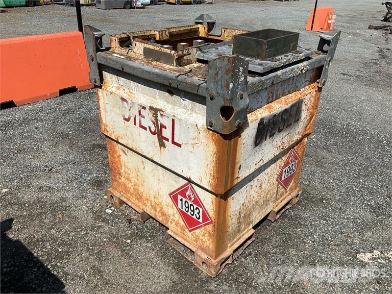 Transcube 250 gal Fuel Tank Nádrže na palivo a aditiva
