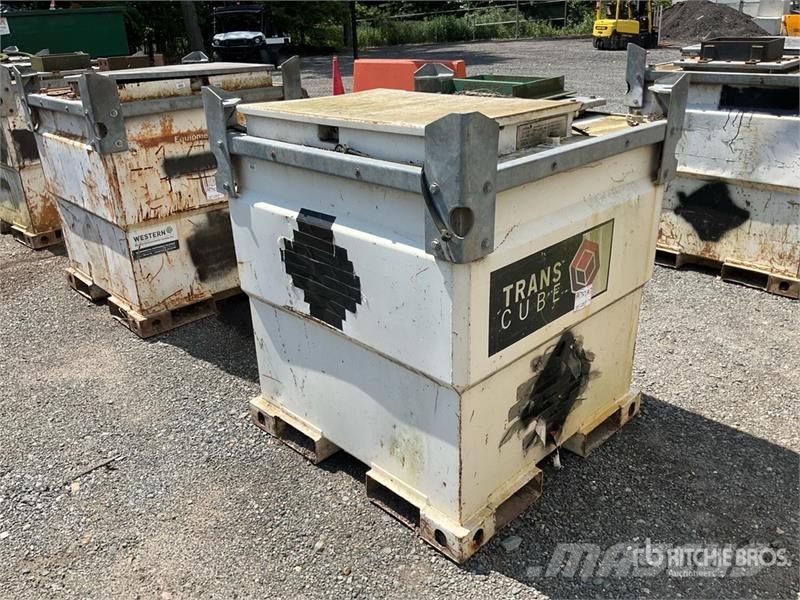 Transcube 250 gal Fuel Tank Nádrže na palivo a aditiva