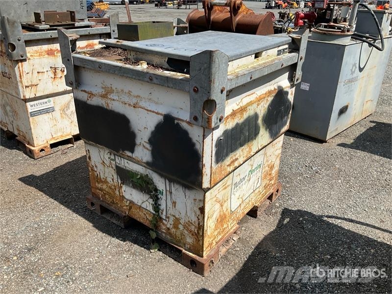 Transcube 250 gal Fuel Tank Nádrže na palivo a aditiva