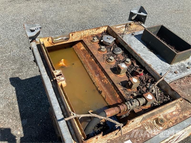 Transcube 250 gal Fuel Tank Nádrže na palivo a aditiva
