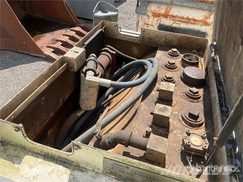 Transcube 250 gal Fuel Tank Nádrže na palivo a aditiva