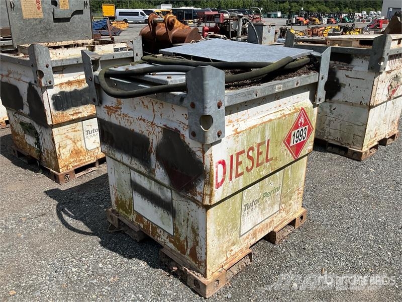 Transcube 250 gal Skid Mounted Steel Diesel Fuel Tank Nádrže na palivo a aditiva
