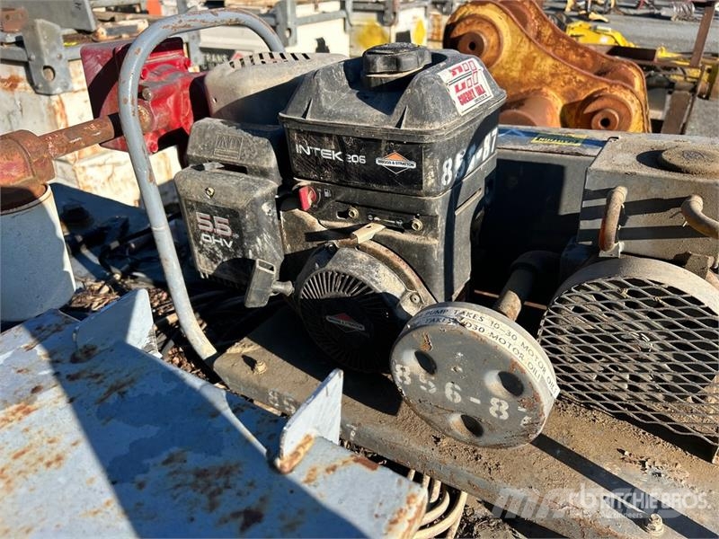 Transcube 250 gal Steel Fuel Tank Nádrže na palivo a aditiva