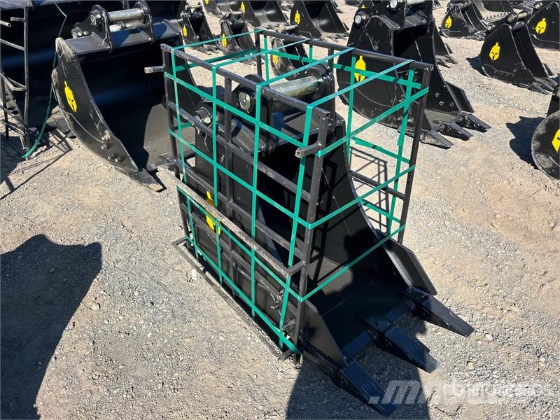 Trojan 120CL 24 in Digging Excavator Bucket - Fits 65mm C Buckets