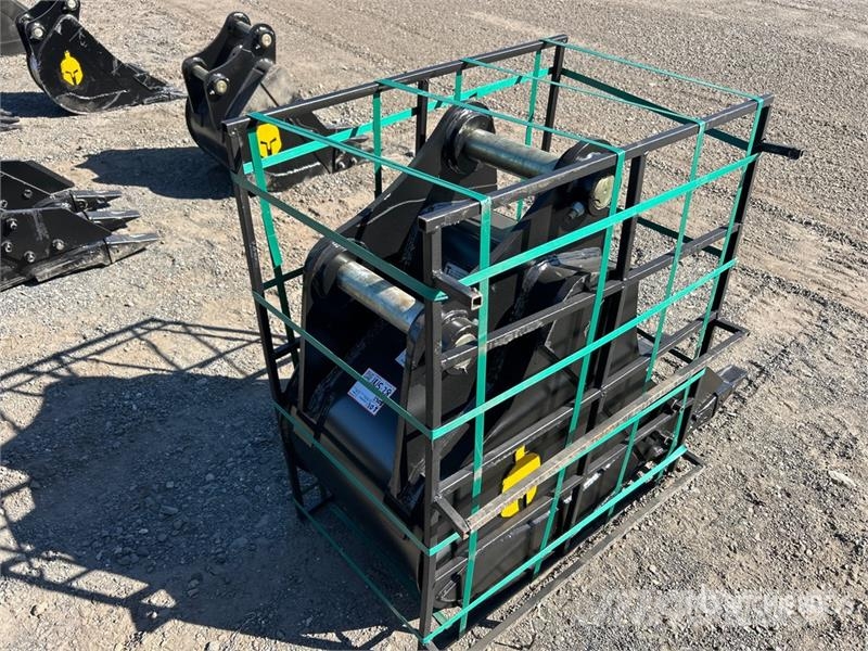 Trojan 120CL 24 in Digging Excavator Bucket - Fits 65mm C Buckets