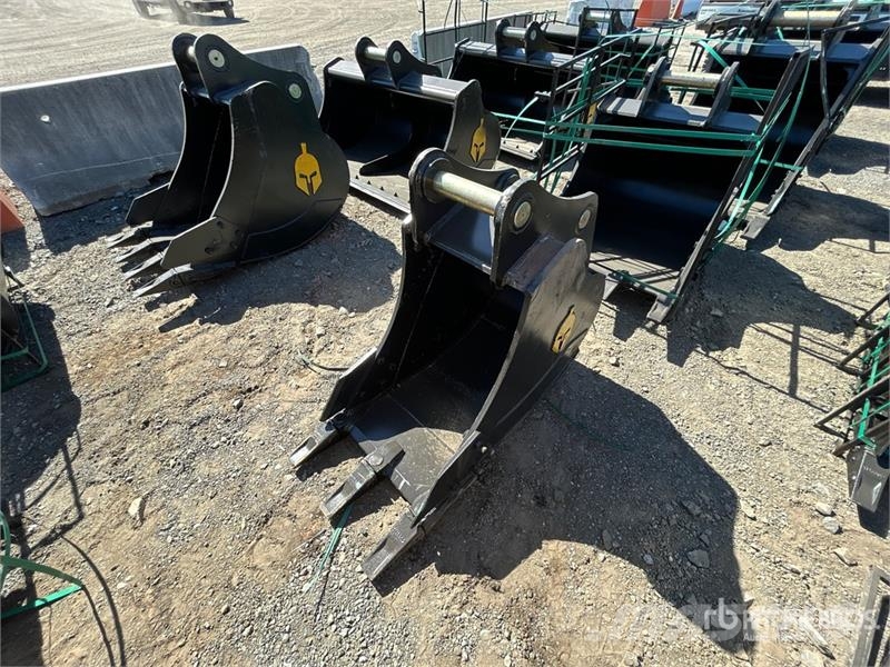 Trojan 120CL 24 in Digging Excavator Bucket - Fits 65mm C Buckets