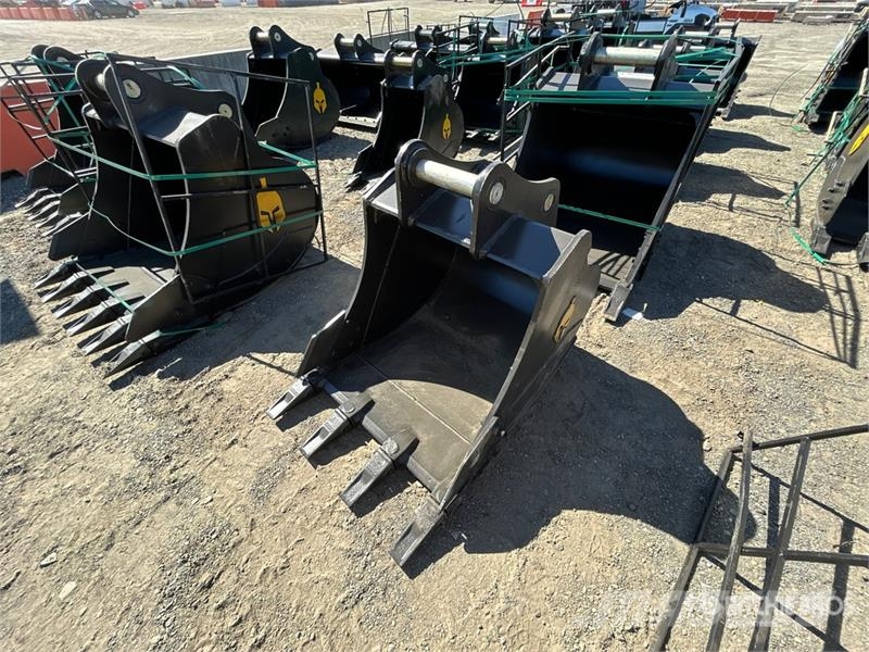 Trojan 120CL 36 in Digging Excavator Bucket - Fits 65mm C Buckets