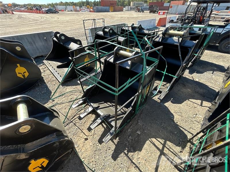 Trojan 120CL 36 in Digging Excavator Bucket - Fits 65mm C Buckets