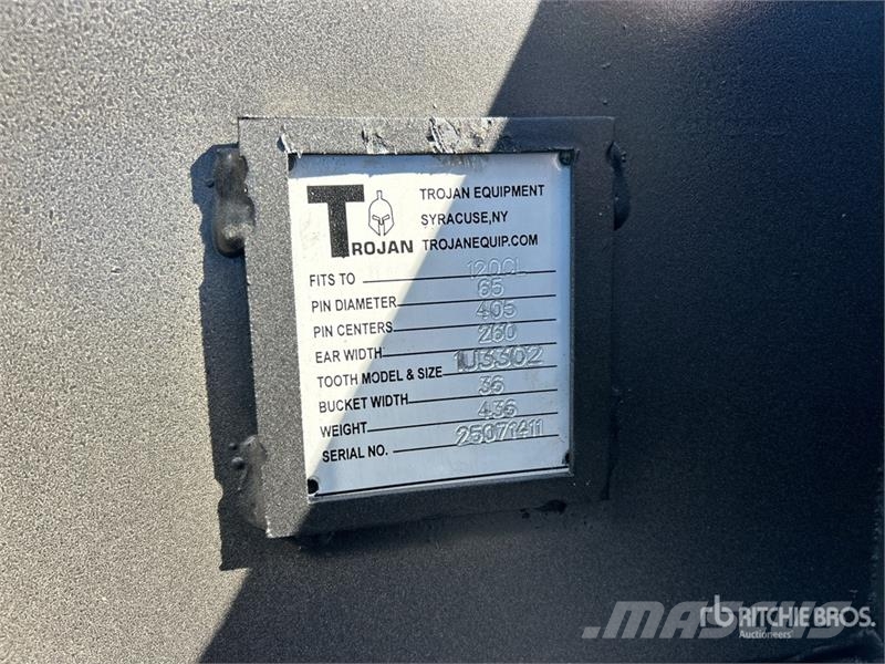 Trojan 120CL 36 in Digging Excavator Bucket - Fits 65mm C Buckets