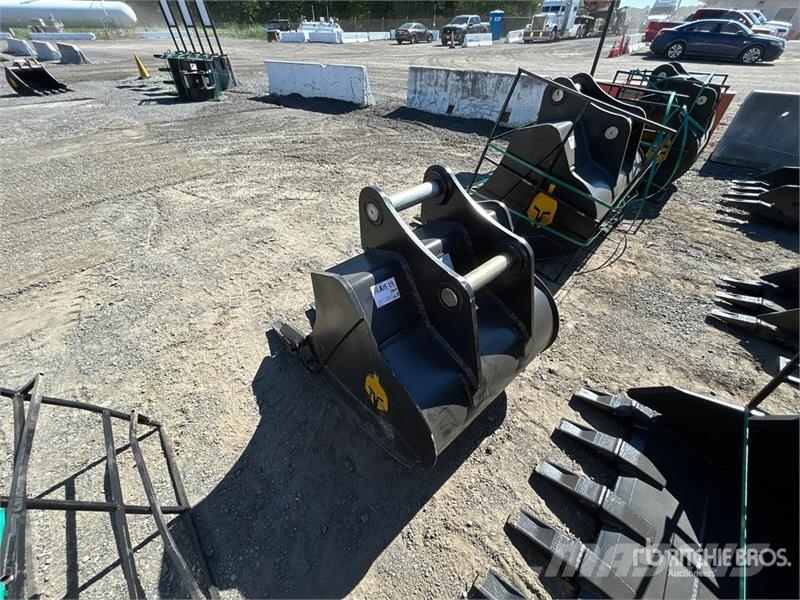Trojan 120CL 36 in Digging Excavator Bucket - Fits 65mm C Buckets