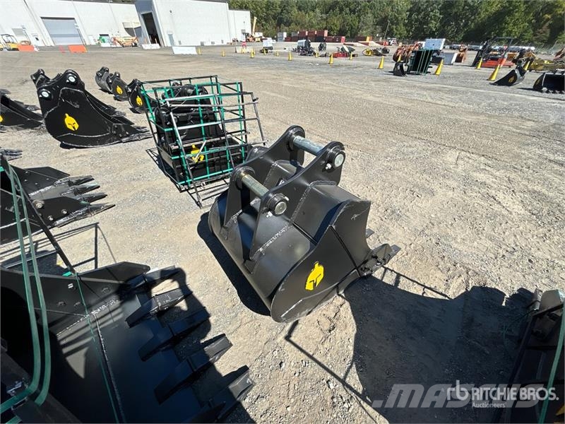 Trojan 120CL 36 in Digging Excavator Bucket - Fits 65mm C Buckets