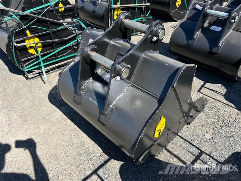 Trojan 120CL 42 in Digging Excavator Bucket - Fits 65mm C Buckets