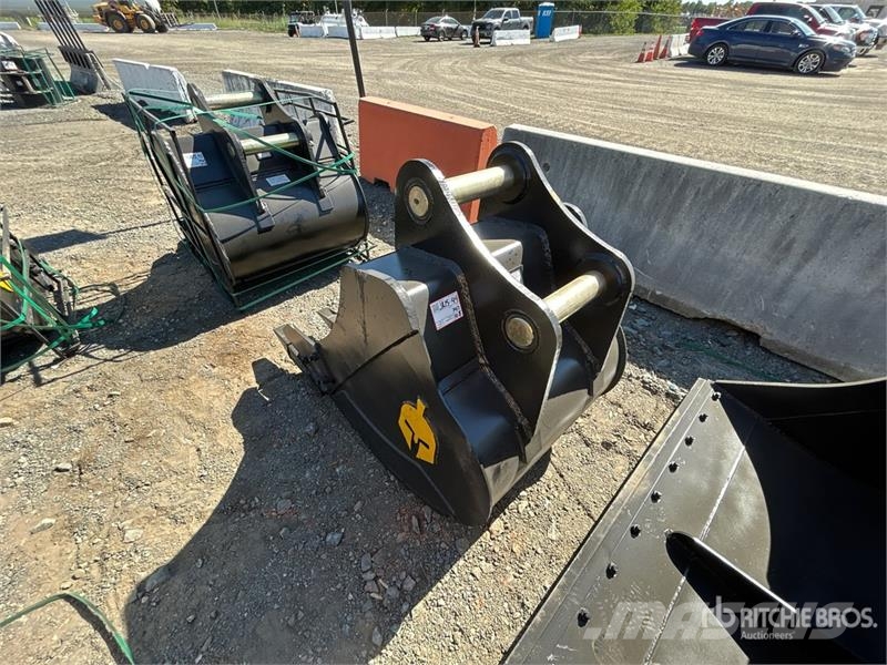 Trojan 200CL 36 in Digging Excavator Bucket - Fits 80mm C Buckets