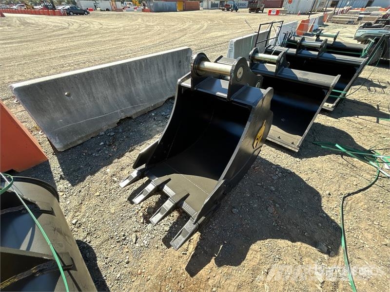 Trojan 200CL 36 in Digging Excavator Bucket - Fits 80mm C Buckets