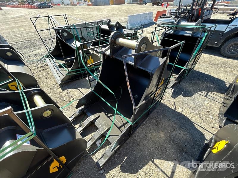 Trojan 200CL 36 in Digging Excavator Bucket - Fits 80mm C Buckets