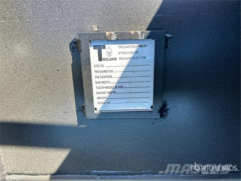Trojan 200CL 42 in Digging Excavator Bucket - Fits 80mm C Buckets