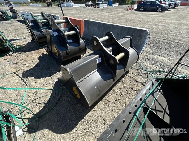 Trojan 200CL 72 in Cleanup Excavator Bucket - Fits 80mm C Buckets