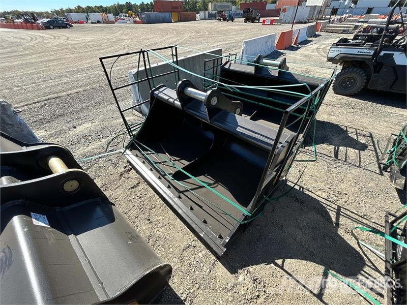Trojan 200CL 72 in Cleanup Excavator Bucket - Fits 80mm C Buckets