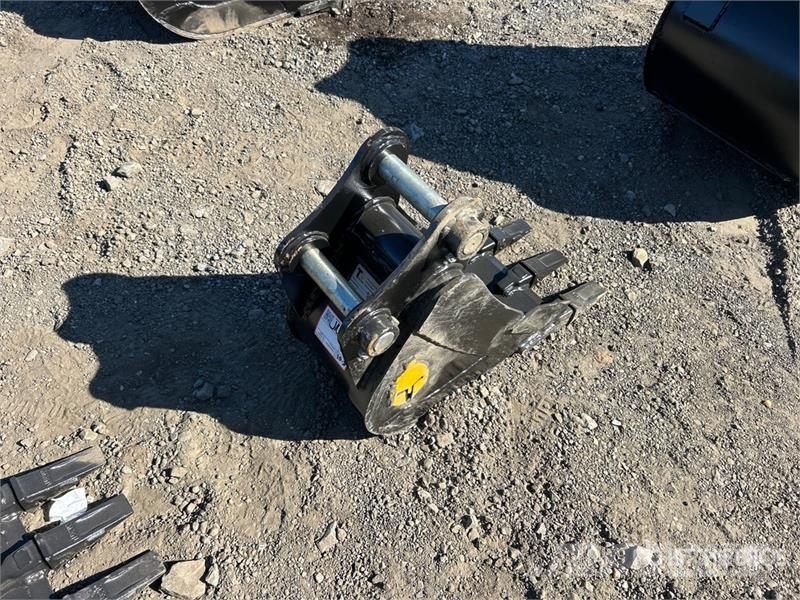Trojan 35CL 12 in Digging Excavator Bucket - Fits 40mm Ca Buckets