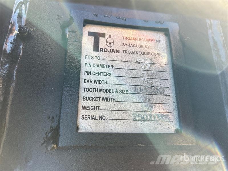 Trojan 35CL 24 in Digging Excavator Bucket - Fits 40mm Ca Buckets