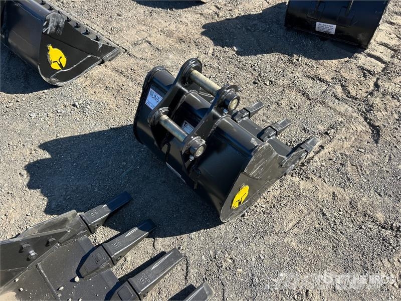 Trojan 35CL 24 in Digging Excavator Bucket - Fits 40mm Ca Buckets