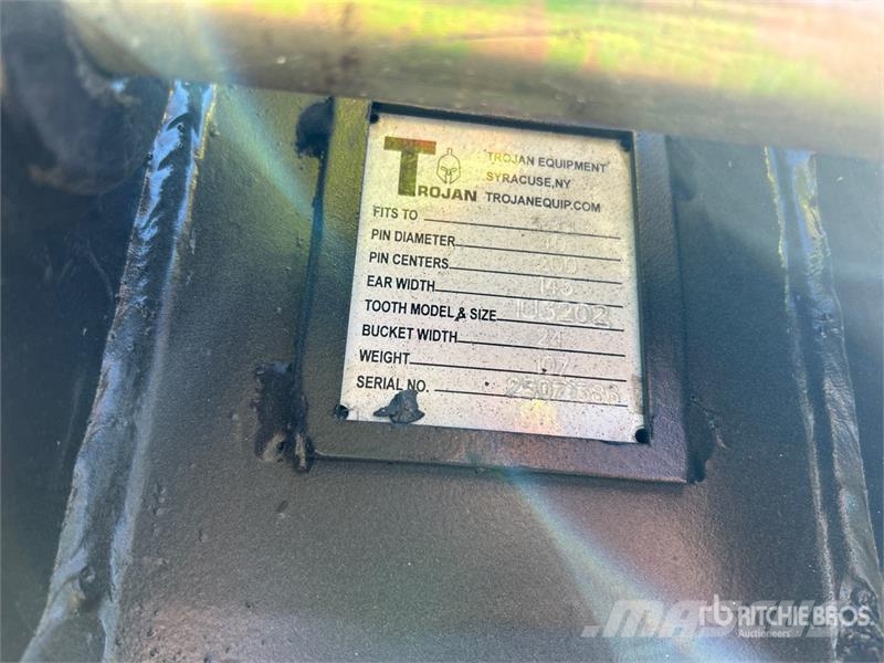Trojan 35CL 24 in Digging Excavator Bucket - Fits 40mm Ca Buckets