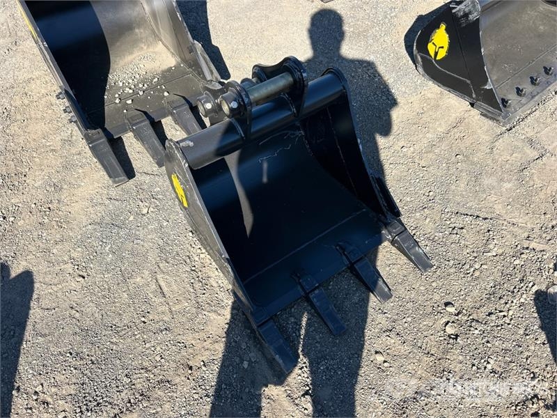 Trojan 35CL 24 in Digging Excavator Bucket - Fits 40mm Ca Buckets