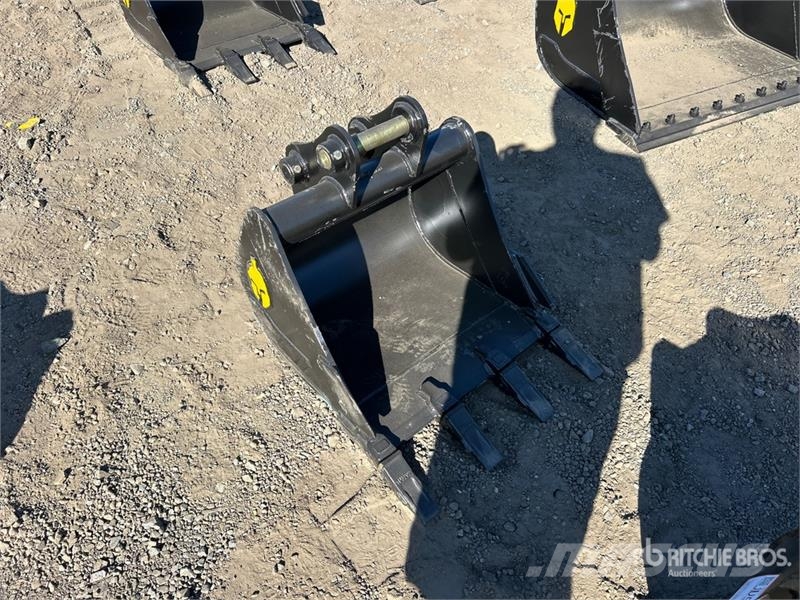 Trojan 35CL 24 in Digging Excavator Bucket - Fits 40mm Ca Buckets
