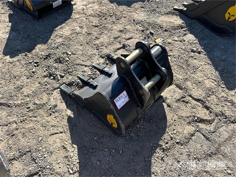 Trojan 35CL 24 in Digging Excavator Bucket - Fits 40mm Ca Buckets