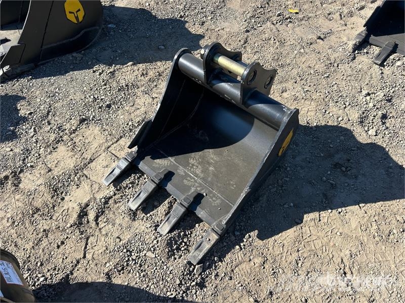 Trojan 35CL 24 in Digging Excavator Bucket - Fits 40mm Ca Buckets