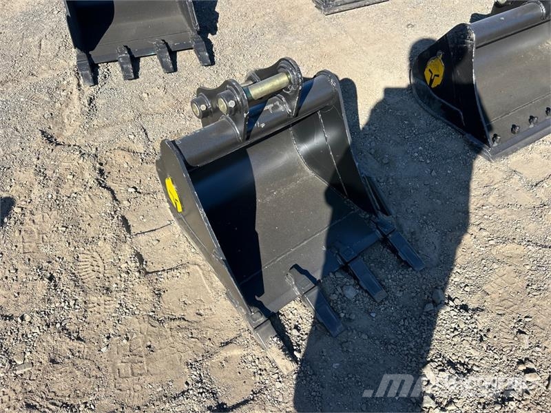 Trojan 35CL 24 in Digging Excavator Bucket - Fits 40mm Ca Buckets