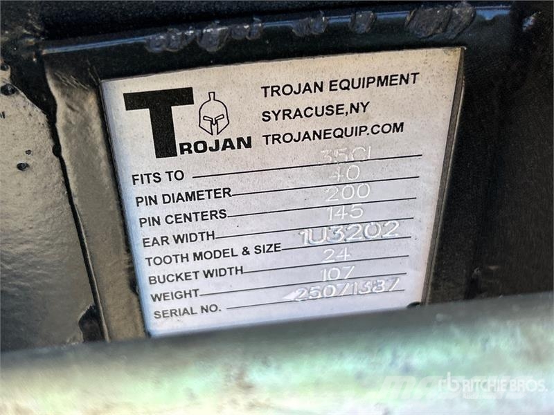 Trojan 35CL 24 in Digging Excavator Bucket - Fits 40mm Ca Buckets