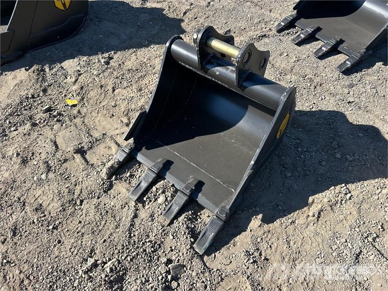 Trojan 35CL 24 in Digging Excavator Bucket - Fits 40mm Ca Buckets