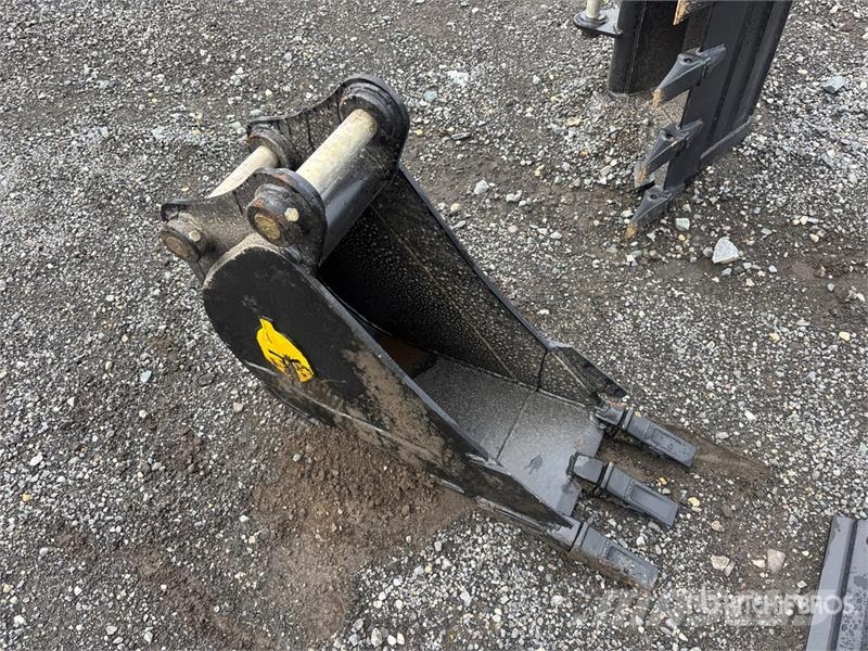 Trojan 50CL 12 in Digging Excavator Bucket - Fits 45mm Ca Buckets