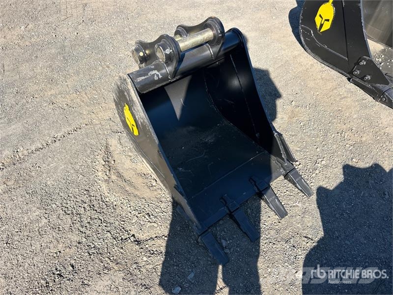Trojan 50CL 24 in Digging Excavator Bucket - Fits 45mm Ca Buckets