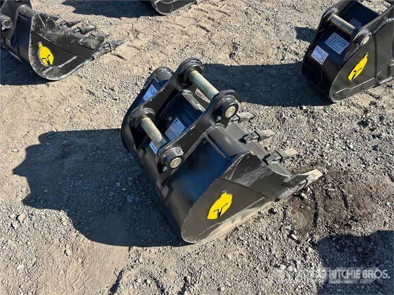 Trojan 50CL 24 in Digging Excavator Bucket - Fits 45mm Ca Buckets