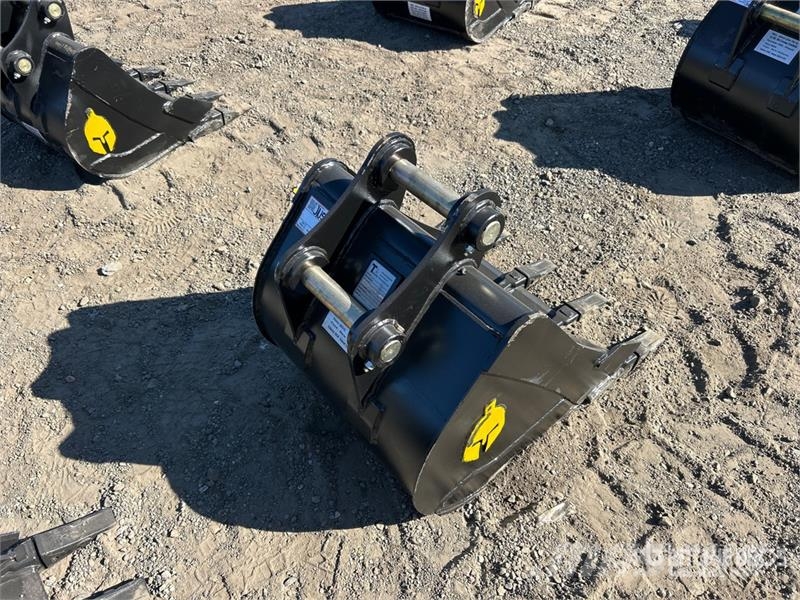 Trojan 50CL 24 in Digging Excavator Bucket - Fits 45mm Ca Buckets
