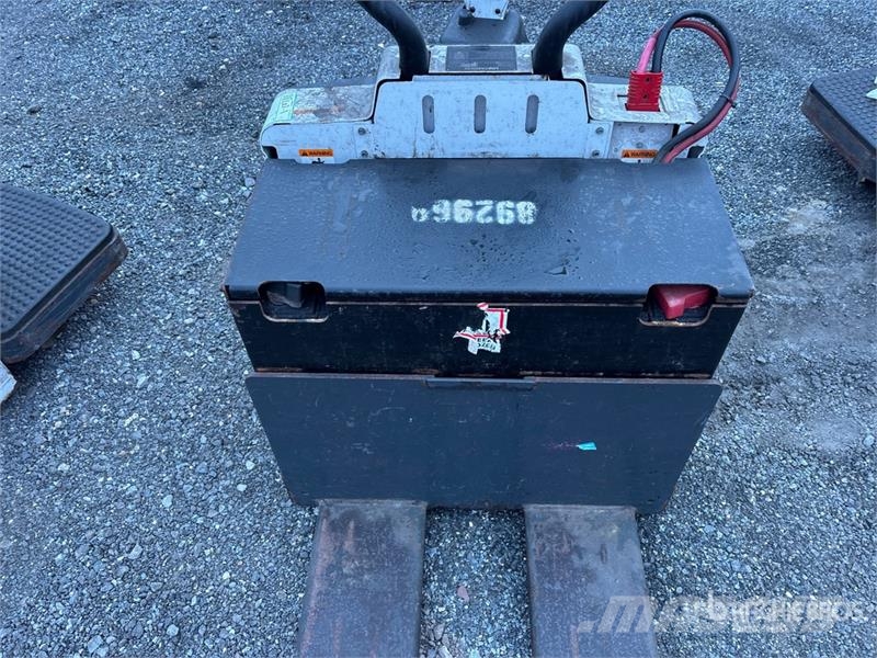 UniCarriers RPX60B 6000 lb Electric Pallet Jack شاحنة يدوية بمنصة نقالة